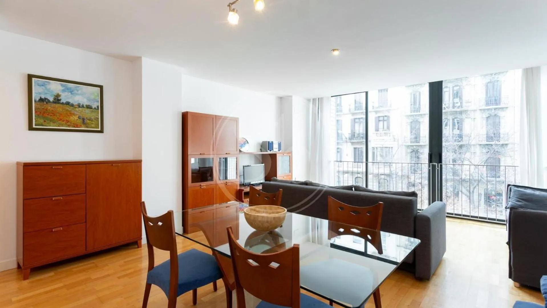 Comodo Apartamento En Rambla Cataluna Barcelona Spanien
